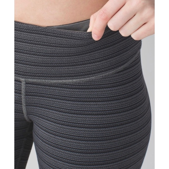 Lululemon Wunder Under Crop II (Textured Stripe Slate Deep Coal) - Picture 8 of 9